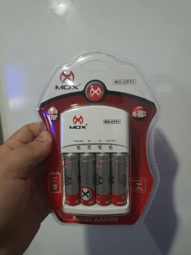 Pilhas recarregáveis com carregador