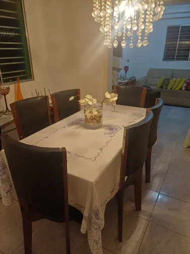 mesa com 6 cadeiras + amparador