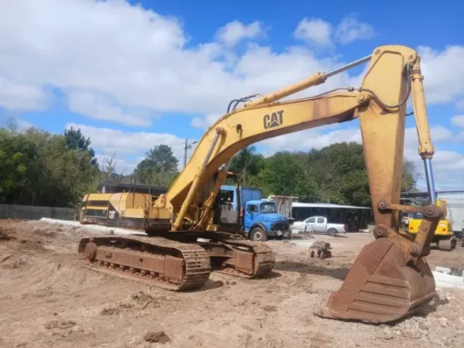 Escavadeira hidráulica Caterpillar 330L ano 1996. 38.000 horas originais. Operacional.
