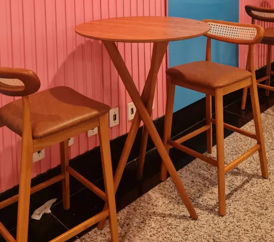 Mesa bistrô + 2 banquetas