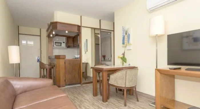 Flat próximo a Faria Lima, Av 9 de Julho, Faculdades FMU e Estácio e Clube Pinheiros. Sem