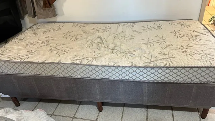 Cama de solteiro + colchão 