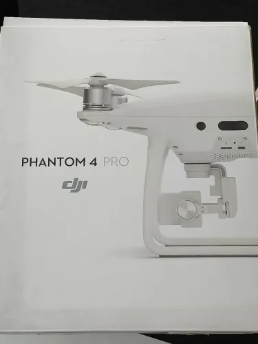 DJI Phantom 4 Pro + Controle com Tela + 3 Baterias + Kit Completo