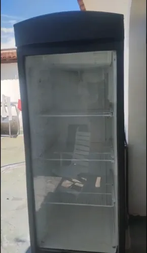 Geladeira expositora de bebidas