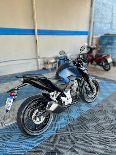 Vendo Cb 300f twister 25/25