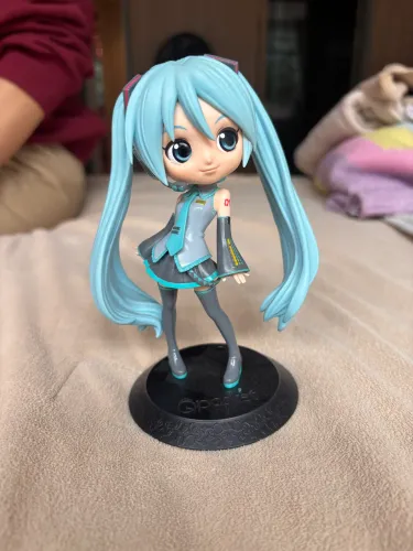Hatsuni Miku figure Qposket