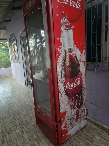 Um lindo freezer vertical expositor top