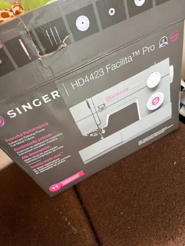 Máquina De Costura Reta Singer Facilita Pro 4423 Portátil - Cinza 127v