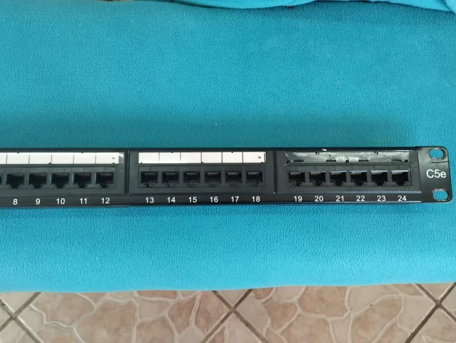 Patch Panel Solo Plus Cat5e 24 Portas - Usado em Excelente Estado