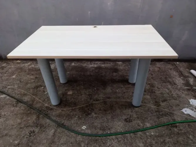 Mesa de computador em MDF 136x80x25cm em Montes Claros