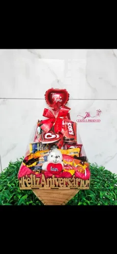 Cesta de chocolate para aniversário