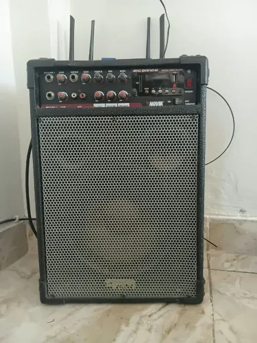 Vendo caixa de som da Marca Novik. Em bom estado.