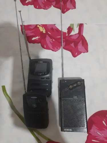 3 RÁDIOS À PILHA RETRÔ NO ESTADO