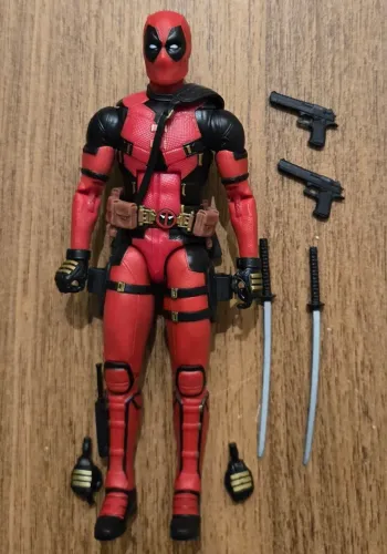 DEADPOOL MCU MARVEL LEGENDS HASBRO