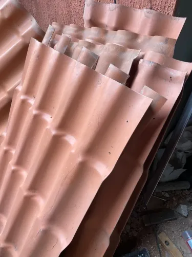 Pedaços de telha de pvc 