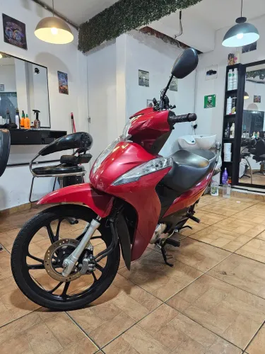 Biz 125 vermelha