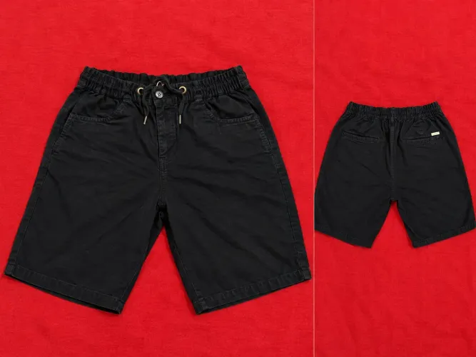 Shorts pretos e camiseta marrom com design moderno e confortável e perfeito