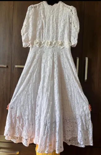 Vestido branco de renda
