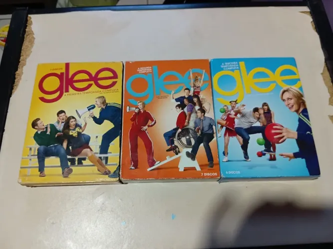 Box Glee 1° a 3° temporada + poster