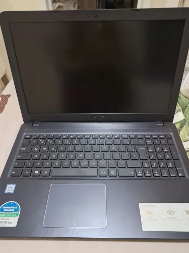 Vendo Notebook Asus em ótimo estado. 