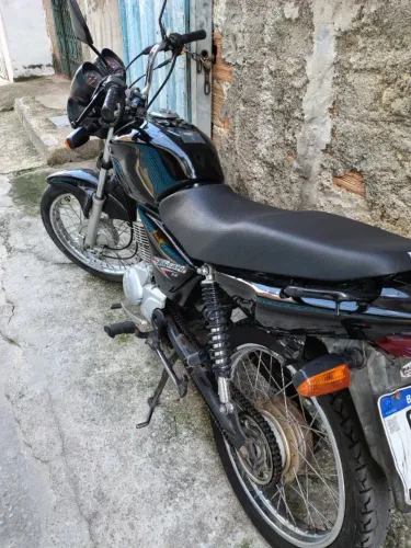 Apenas troca por um veículo , dependendo do valor do  automóvel avalio a volta  
