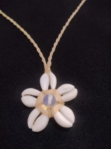 Colar de Búzios com pedra da lua estrela da sorte flor do amor