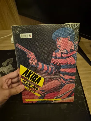 Livro Akira Volume 1.