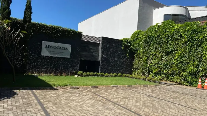 Ponto comercial/Loja/Box para aluguel com 270 metros quadrados com 8 quartos
