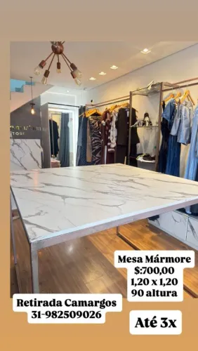 Mesa marmorizada pra loja