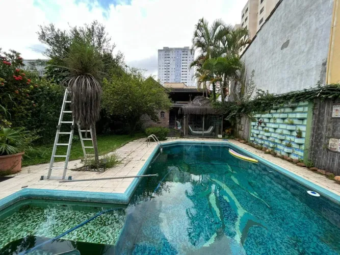 Casa á venda com 360m², 3 suítes, 5 vagas, Piscina, Vila Rosália Guarulhos.