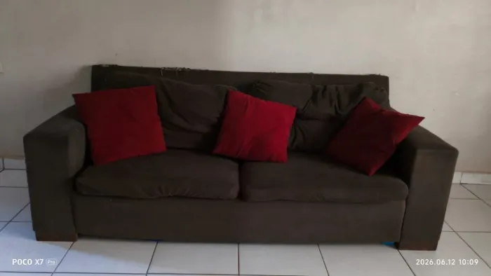 Vendo sofá 2/3 lugares 