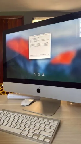 Apple iMac 21.5" + Teclado e Mouse