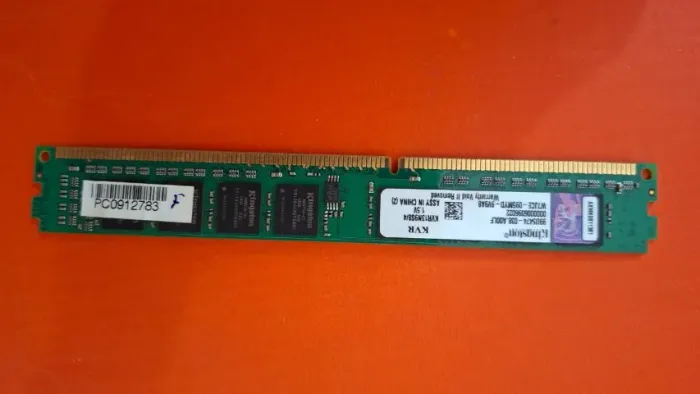 Memória ValueRAM 1x4GB Kingston KVR1333D3N9/4G Cor Verde