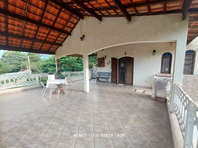 Chácara linda, 1100m², 4drms, varanda c/ vista para serra, 2vgs, piscina, 40 min da Capita