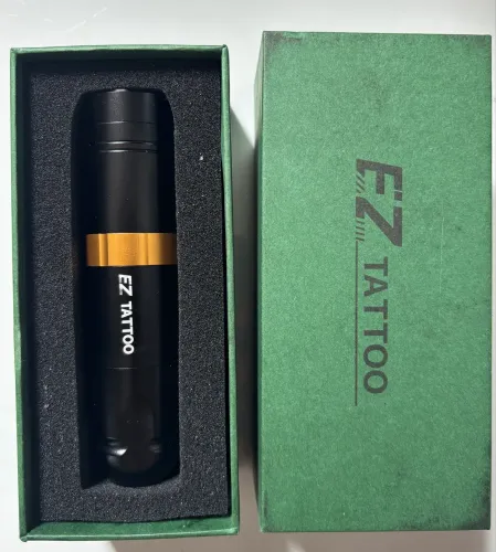 Máquina De Tatuagem Pen Com Bateria Tattoo Ez Cor Preto E Dourado Modelo 1
