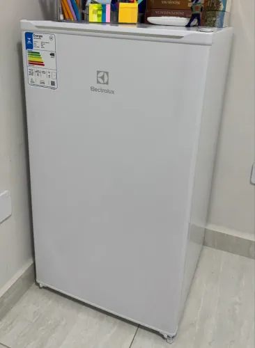 Frigobar Electrolux 90L 