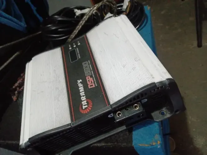Módulo Taramps 2500 RMS para som automotivo 