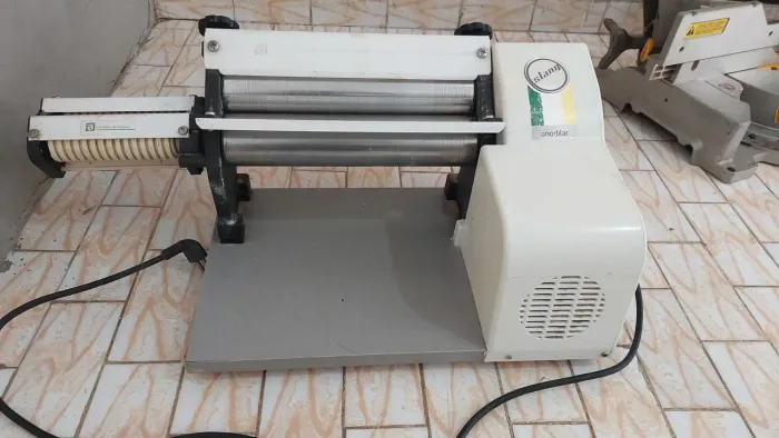 Cilindro Elétrico Laminador de Massas Anodilar Stang 220v c/ Cortador - Ótimo Estado