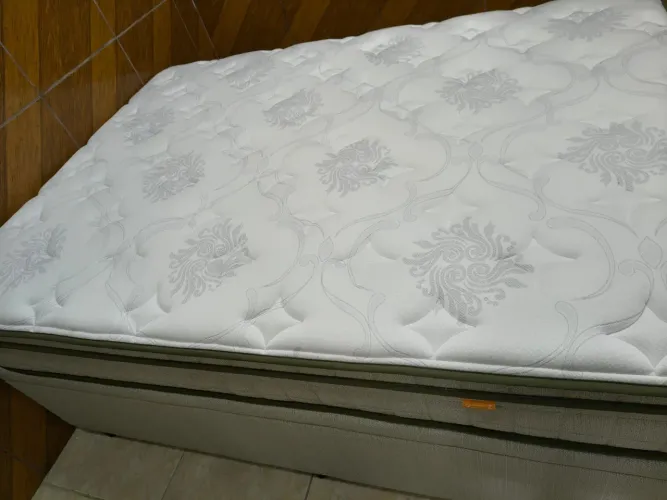 Cama Casal Eurocolchões Premium Macio + Box Baú (6 Meses de Uso | Com NF e Garantia)