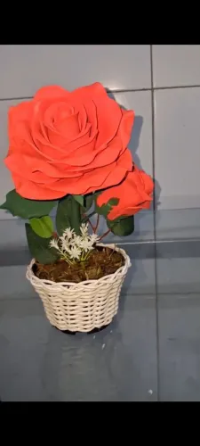 ARRANJO DE ROSA EM EVA 