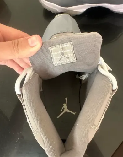 JORDAN 11 COOL GREY SIZE 40