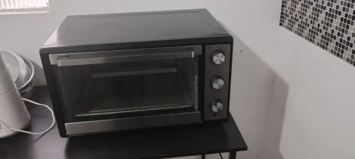 Vendo um forno elétrico muito bom só tem 3 meses de uso
