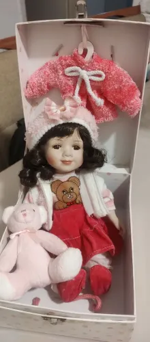 Boneca de porcelana de colecionador