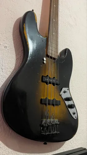 Baixo 4 cordas fretless