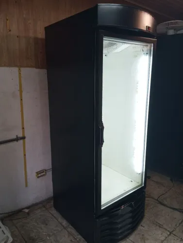 Geladeira expositora ótimo funcionamento controlador digital com todas as grades