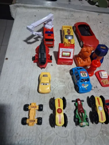Lote com 15 carrinhos
