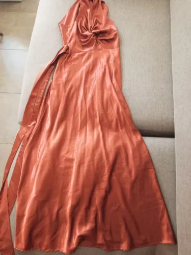 Vestido de Festa Luxuoso e Moderno - Elegância para Arrasar em Qualquer Evento!