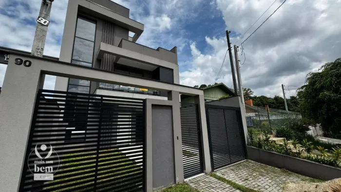 Sobrado triplex com 160 m², terraço com churrasqueira, 3 quartos (1 suíte), à venda por R$