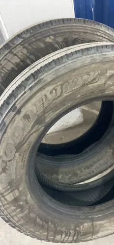 Vendo dois pneus seminovos