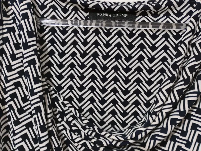 Blusa Ivanka Trump estampado chevron<br>